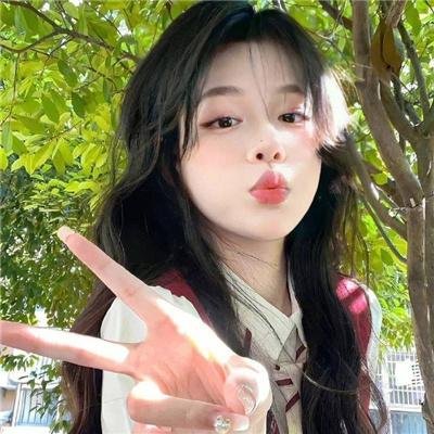 云雾笼罩的山峰